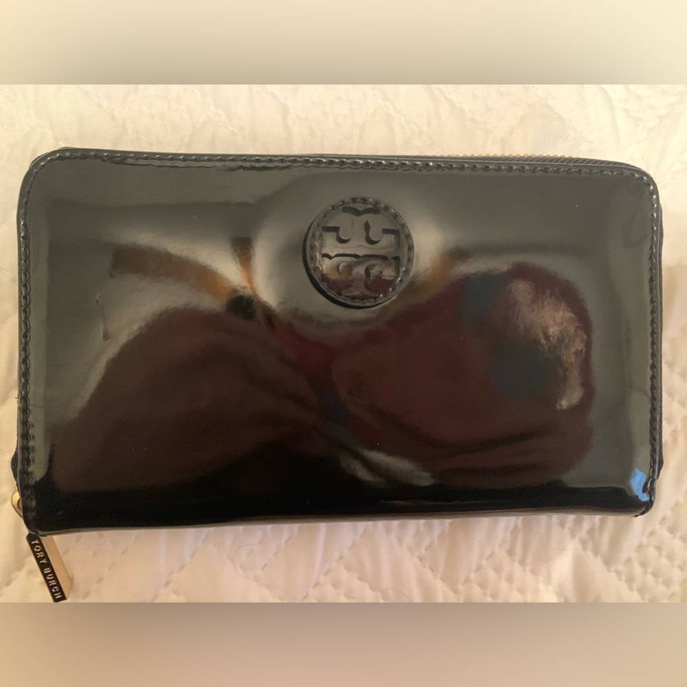 Tory Burch Patent Leather Stacked Logo Continental Zip Wallet